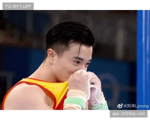 刚看到刘洋楼下穿拖鞋拎菜上豪车，反差笑死我