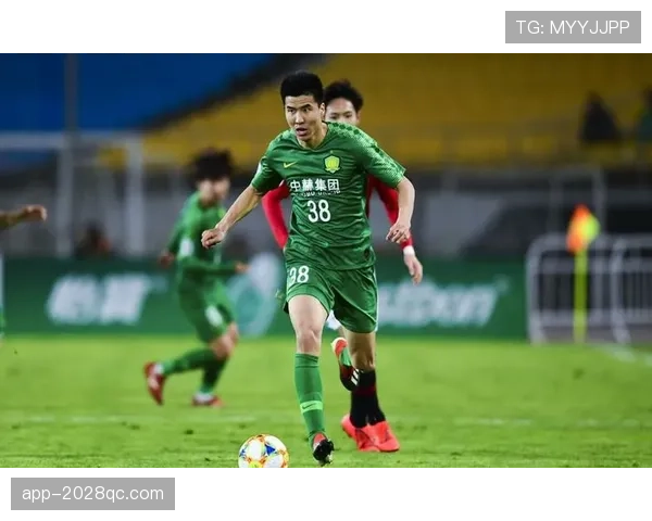 未鸣哨就开任意球，裁判为何不判重踢？