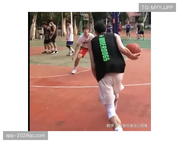 篮球规则解析：什么是翻腕违例？如何正确判定与避免